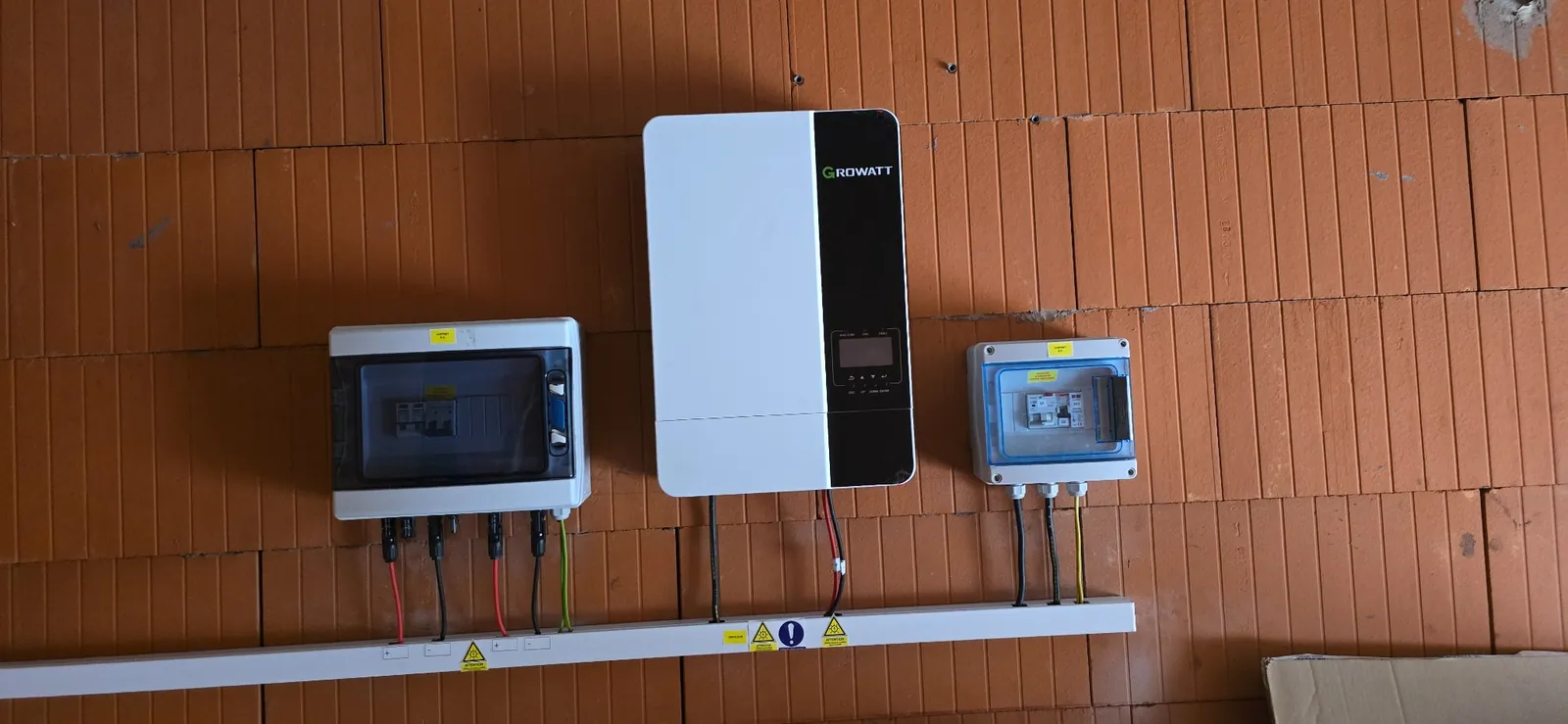 Onduleur Growatt et protections photovoltaïques